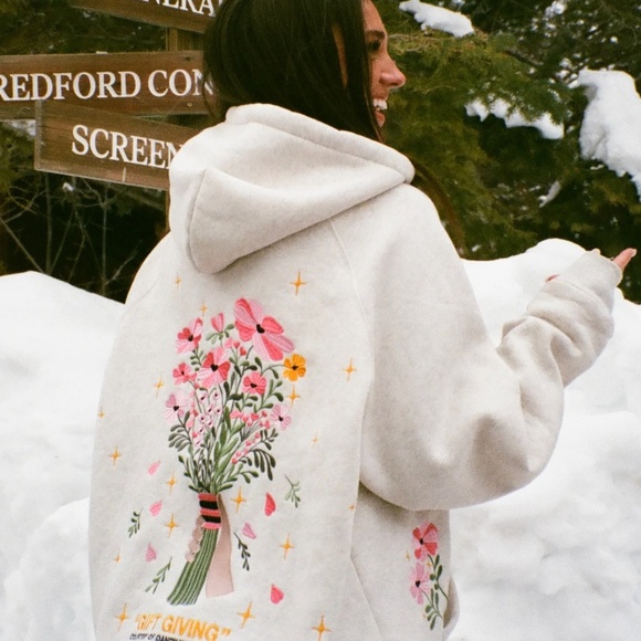 DANDY GIFT GIVING HOODIE! NEW WITH TAGS - Picture 3 of 4